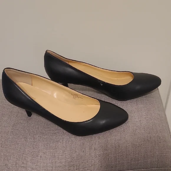 Liz Claiborne Black Heels - Picture 3 of 8
